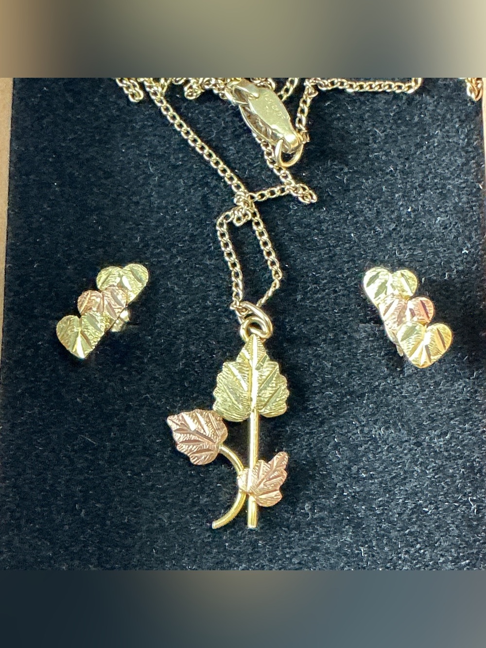BLACK HILLS GOLD 10K Leaf Pendant and Earrings with 12k posts